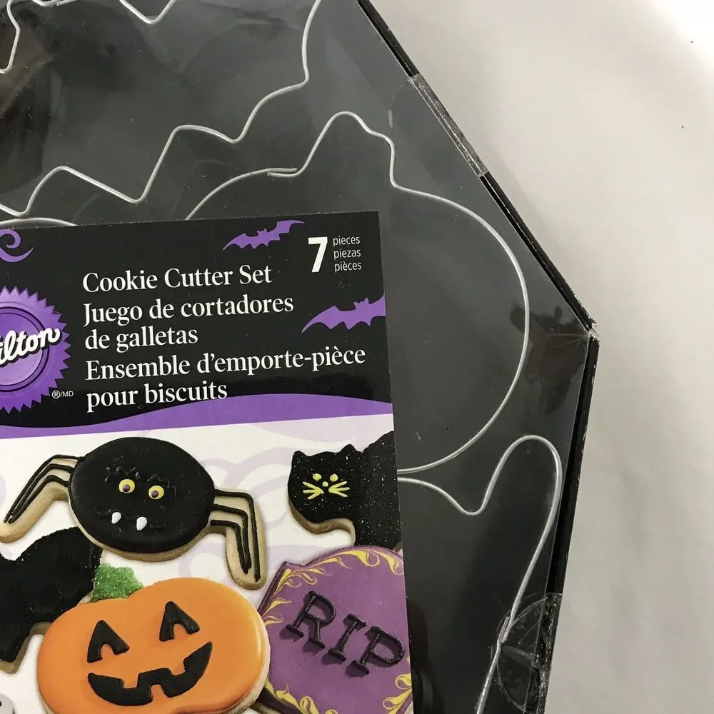 Wilton Coffin Cookie Cutter 7 Set Box NEW Halloween W0925 Pumpkin Cat Bat Ghost